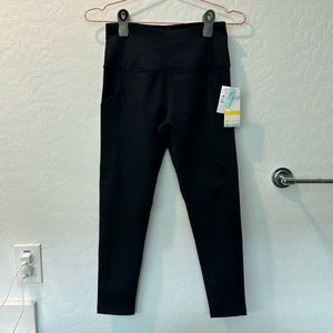 Zella Live In High Waist Pocket 7/8 Leggings. Color: black, size: medium.